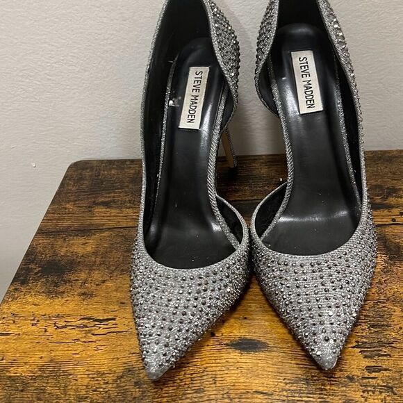 Steve Madden silver sparkles and shimmery rhinestones pointed toe stilettos. Siz - Picture 4 of 12
